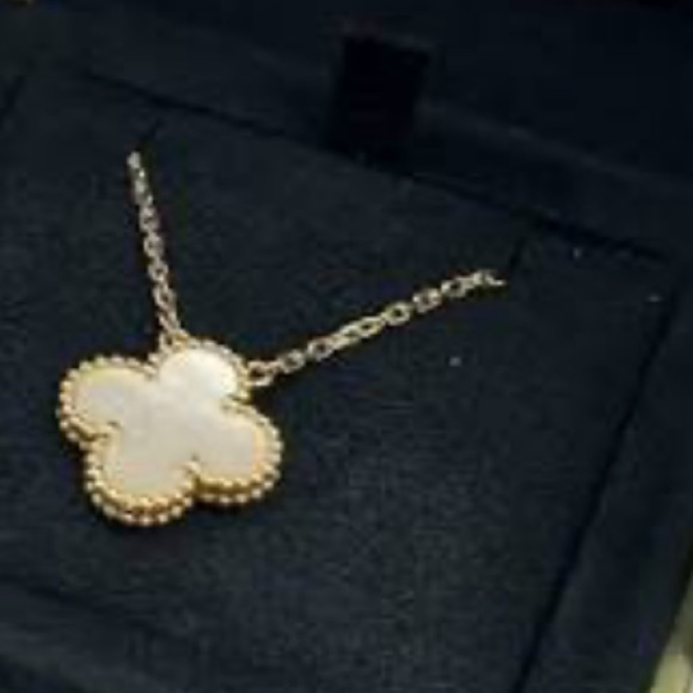 White Clover Necklace - Picture 5 of 5